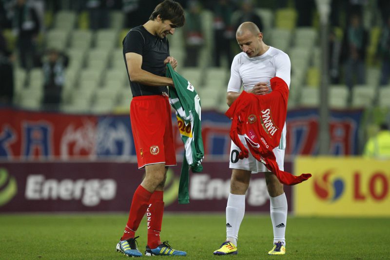 NZ Jaroslaw Bieniuk , Tomasz Dawidowski wymiana koszulek FOT. WOJCIECH FIGURSKI / 058sport.pl